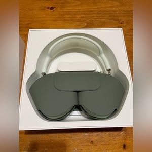 Apple Green Airpods Max